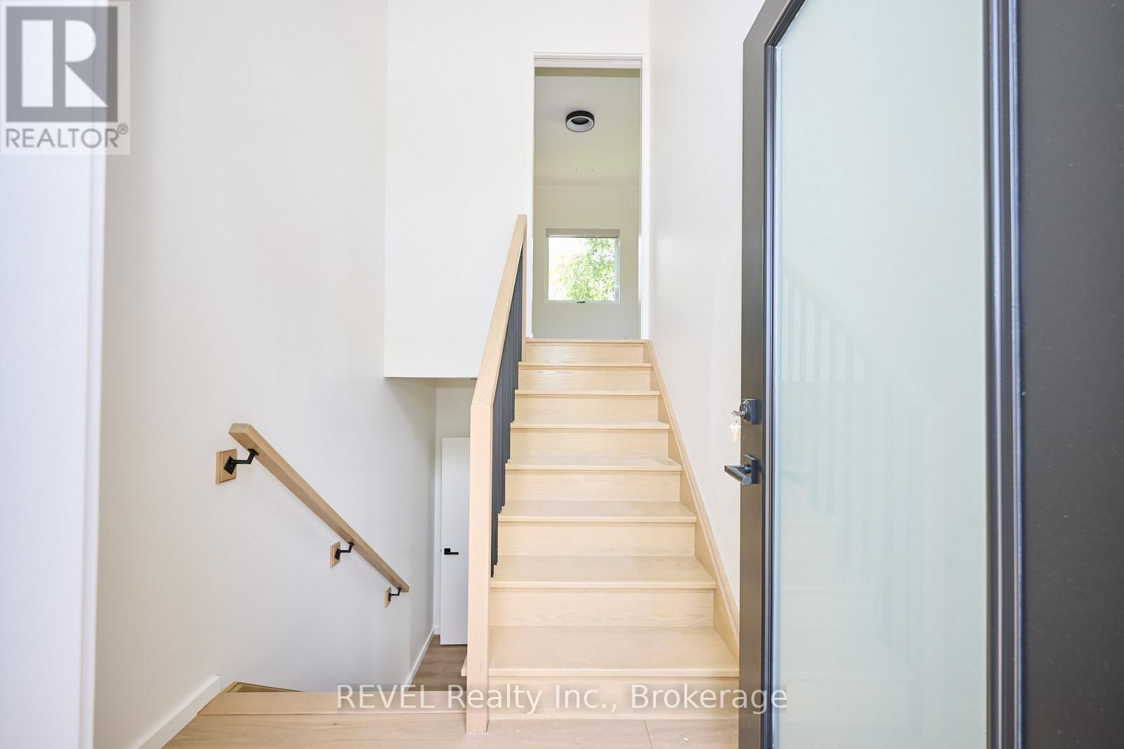 Unit 3 - 5361 VALLEY WAY Image 4