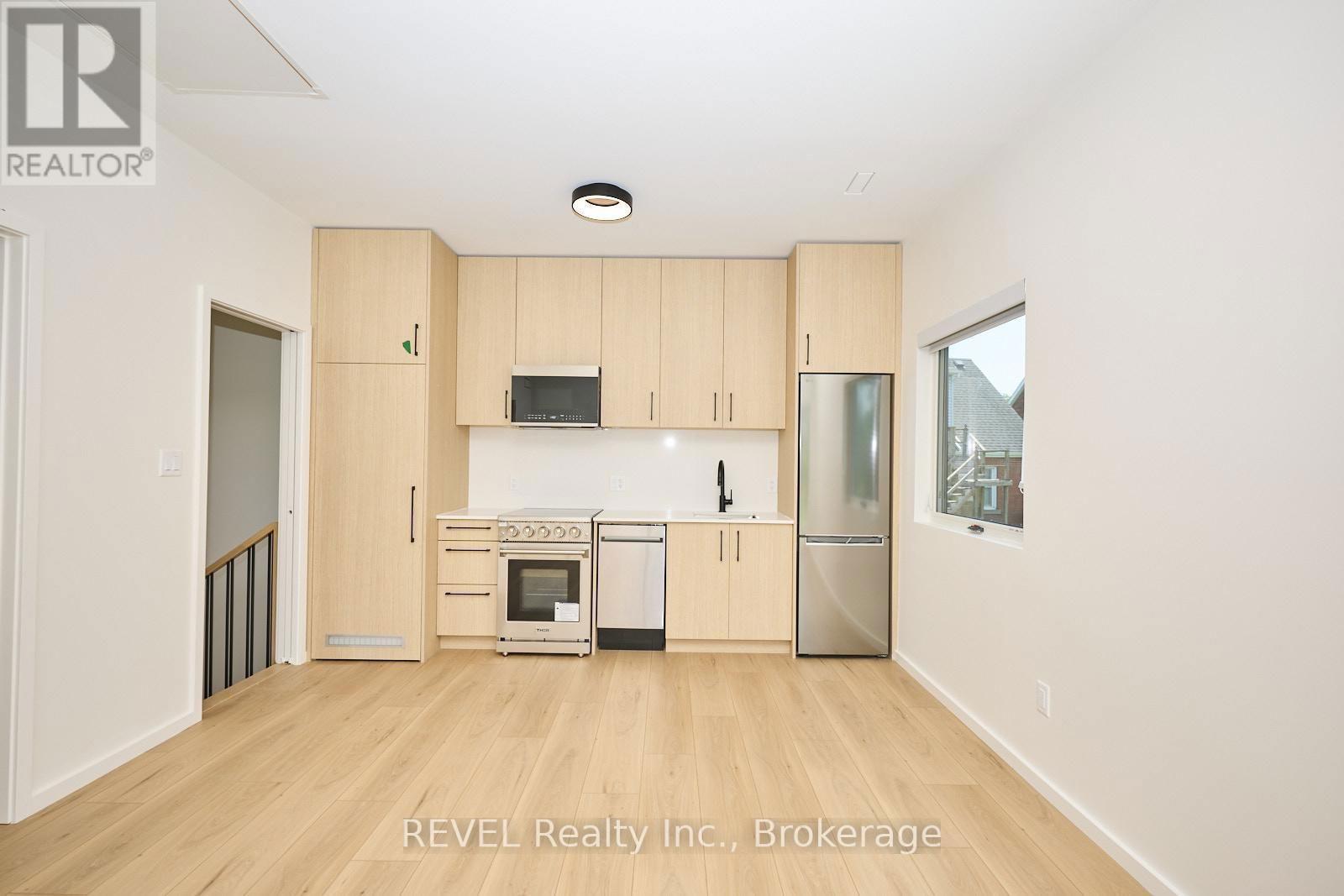 Unit 3 - 5361 VALLEY WAY Image 6