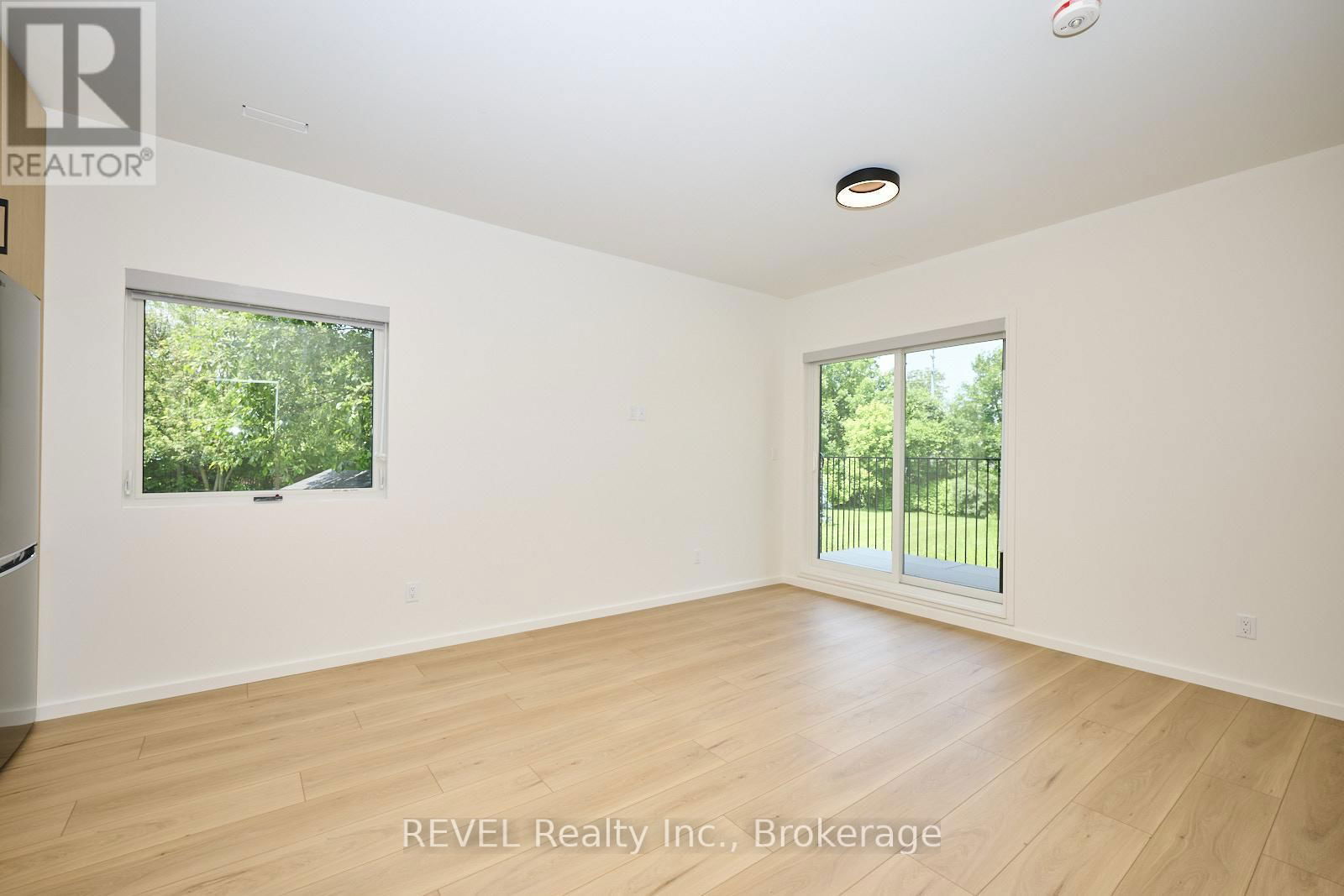 Unit 3 - 5361 VALLEY WAY Image 7