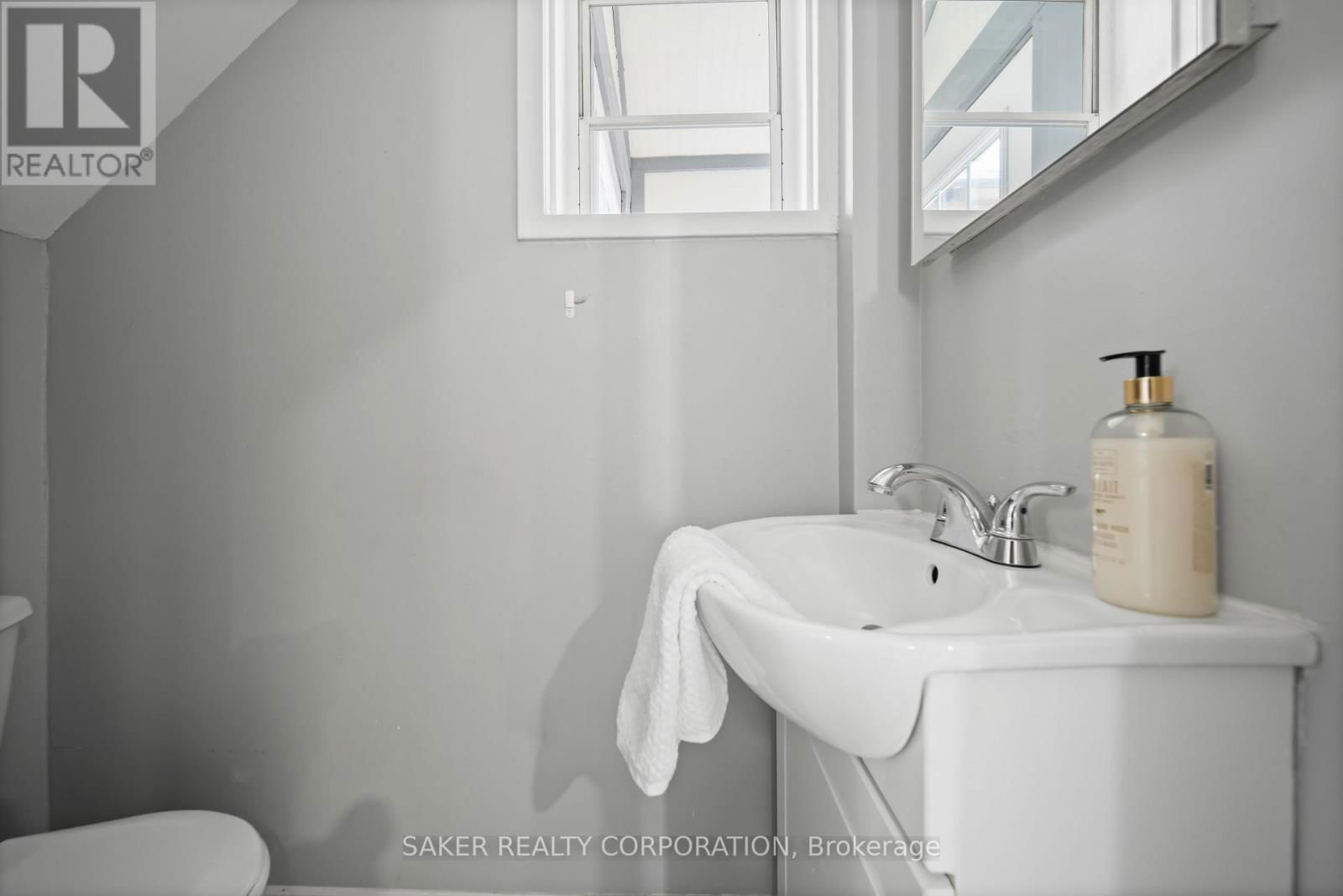 9 STATION STREET Image 21