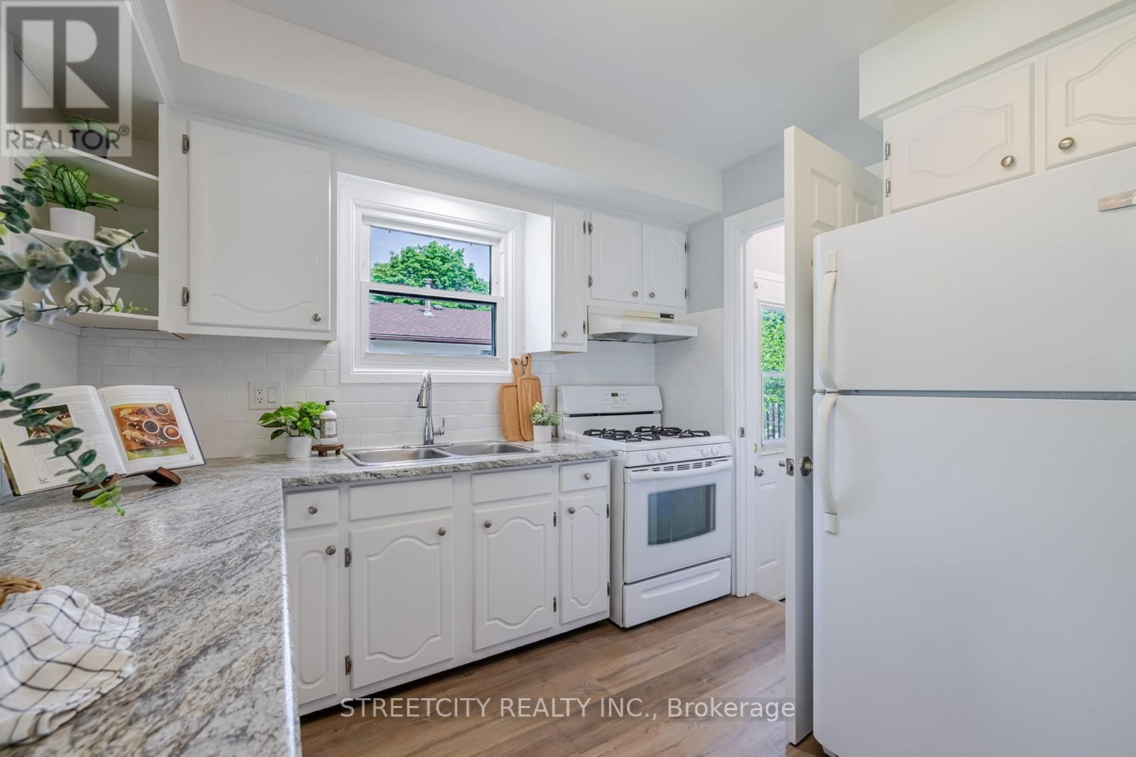 41 FENNELL CRESCENT Image 14