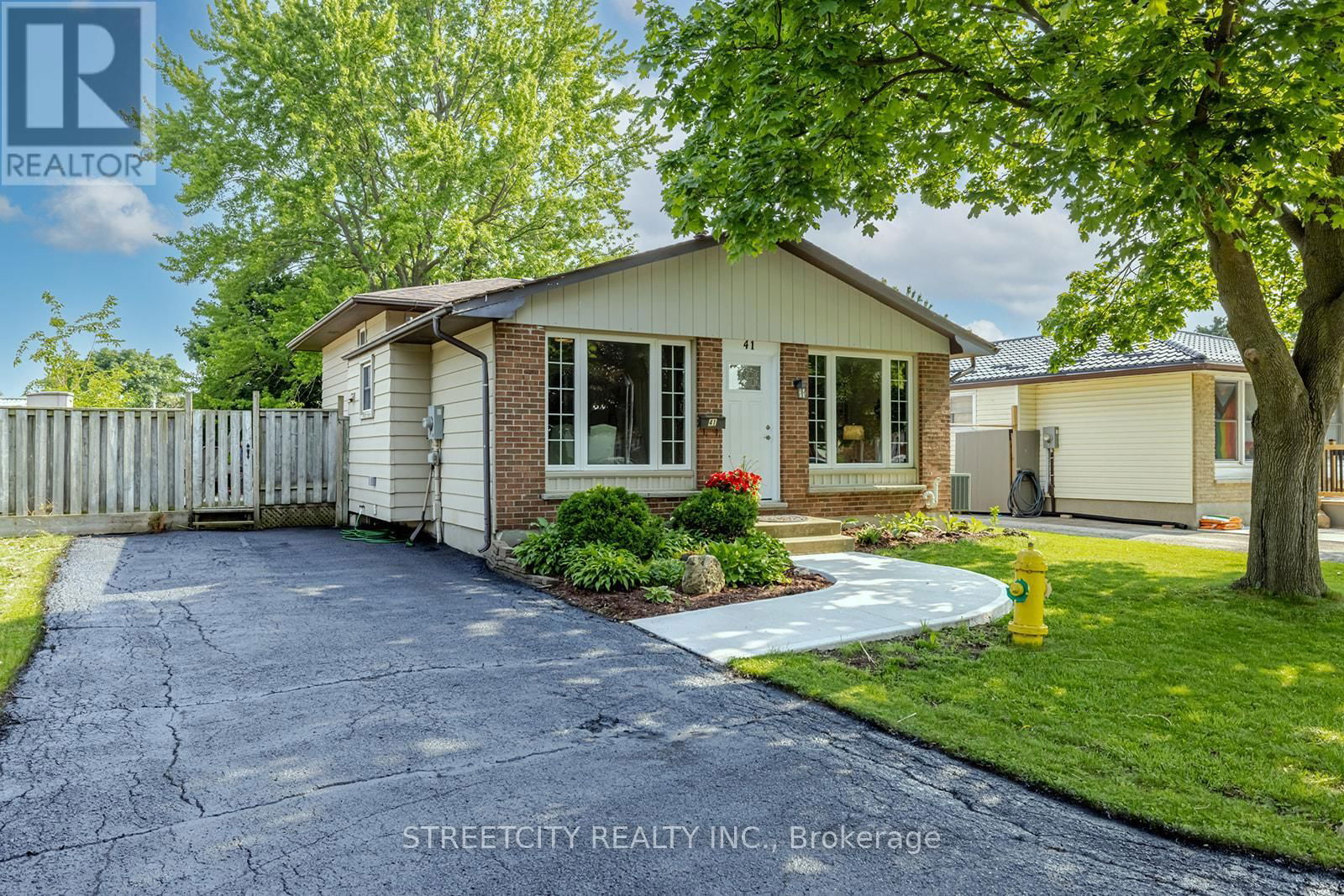 41 FENNELL CRESCENT Image 2