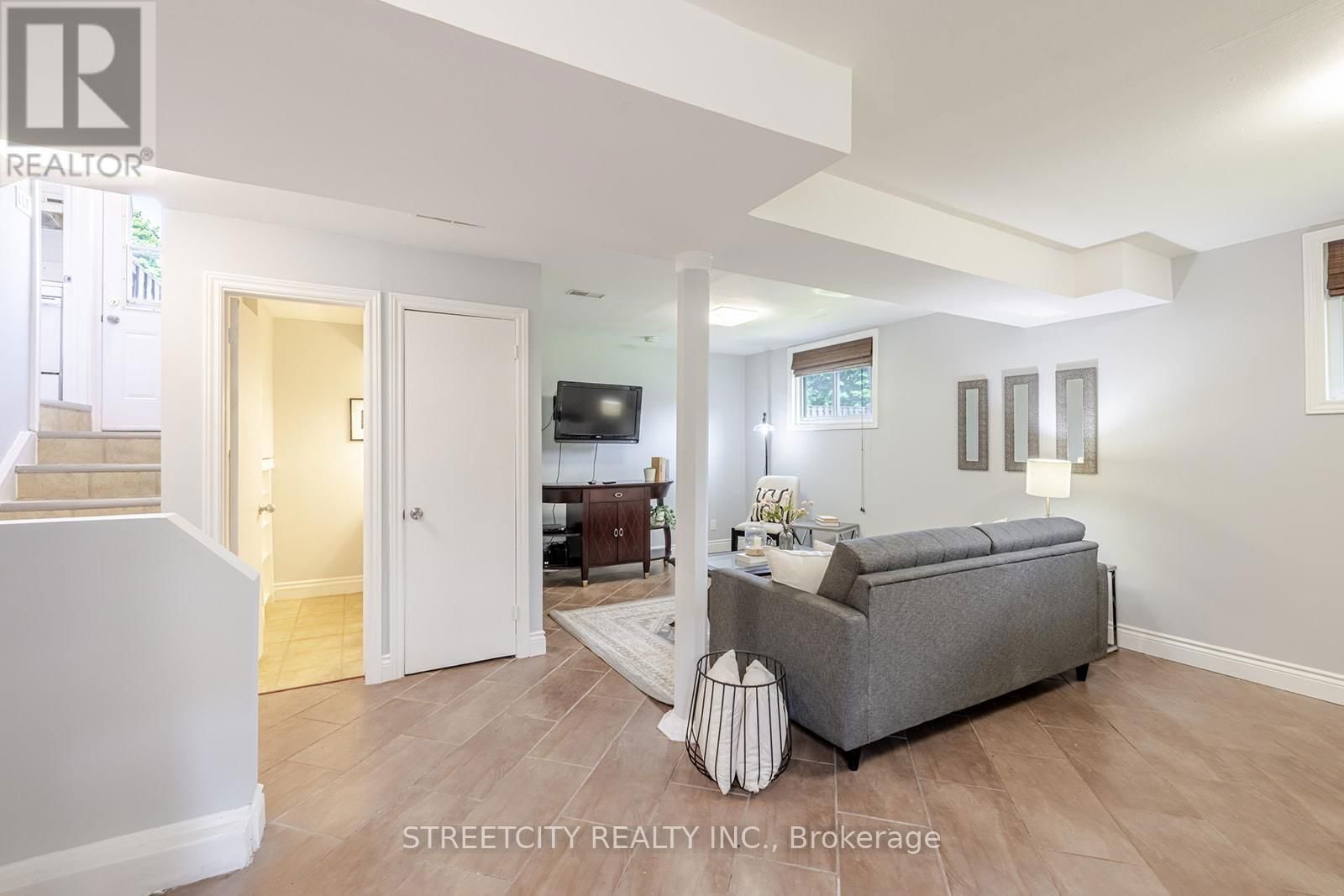 41 FENNELL CRESCENT Image 22