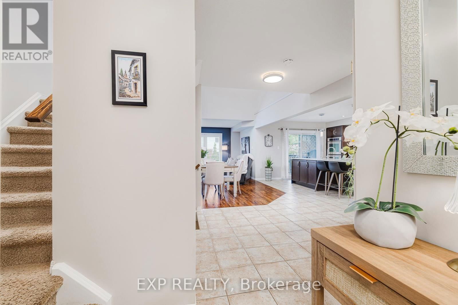 18 - 31 TOWNSEND DRIVE Image 2