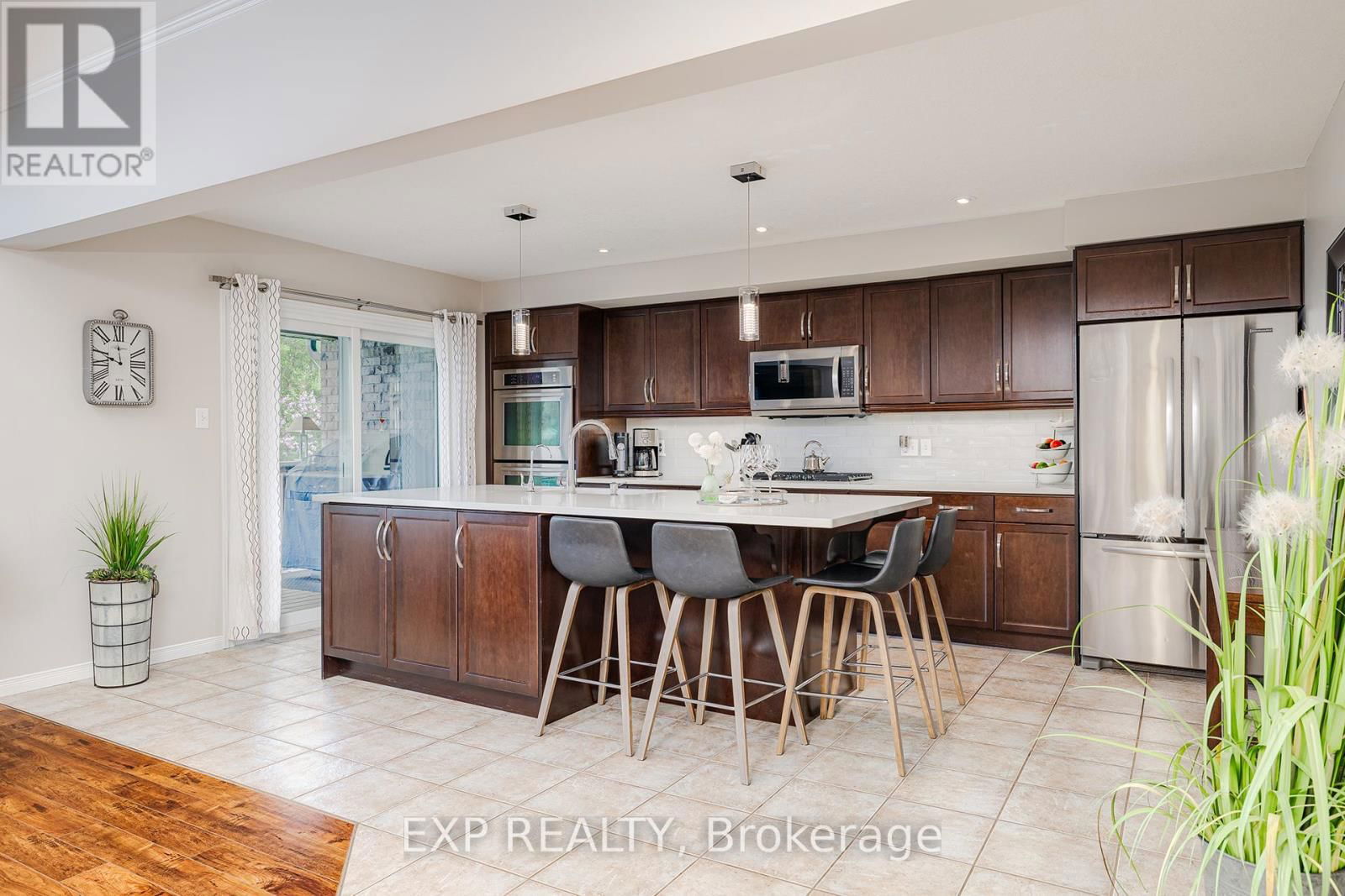 18 - 31 TOWNSEND DRIVE Image 4