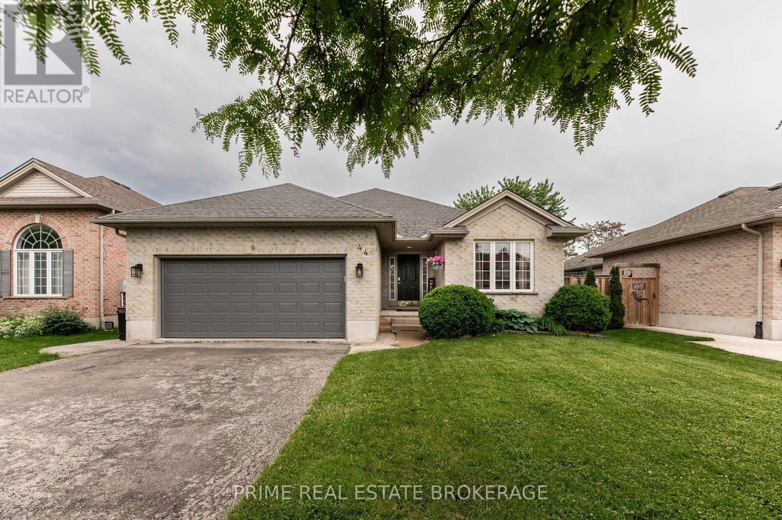 44 RIVERBANK DRIVE Image 1