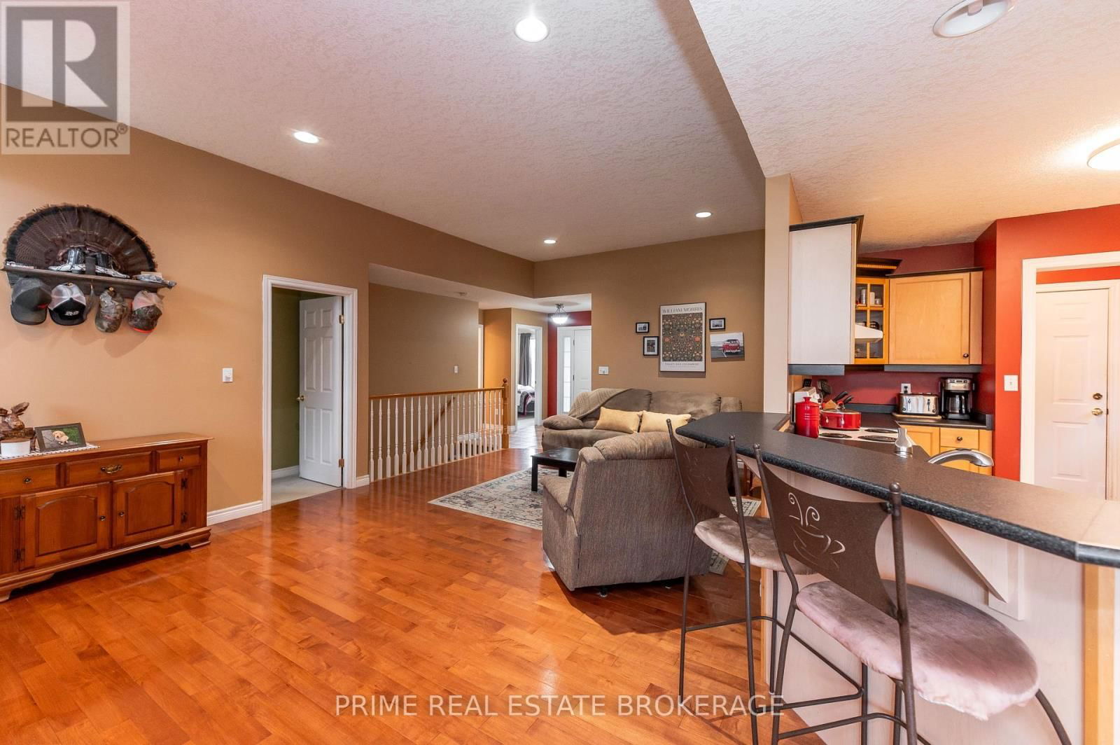 44 RIVERBANK DRIVE Image 10