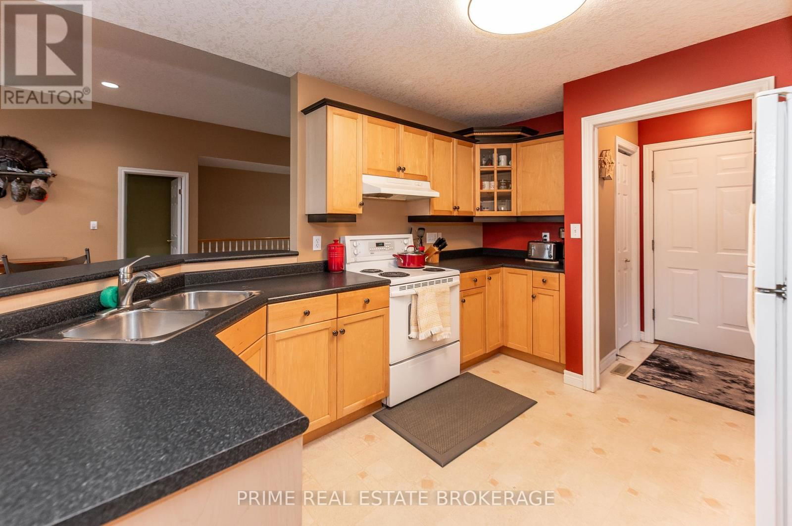 44 RIVERBANK DRIVE Image 11