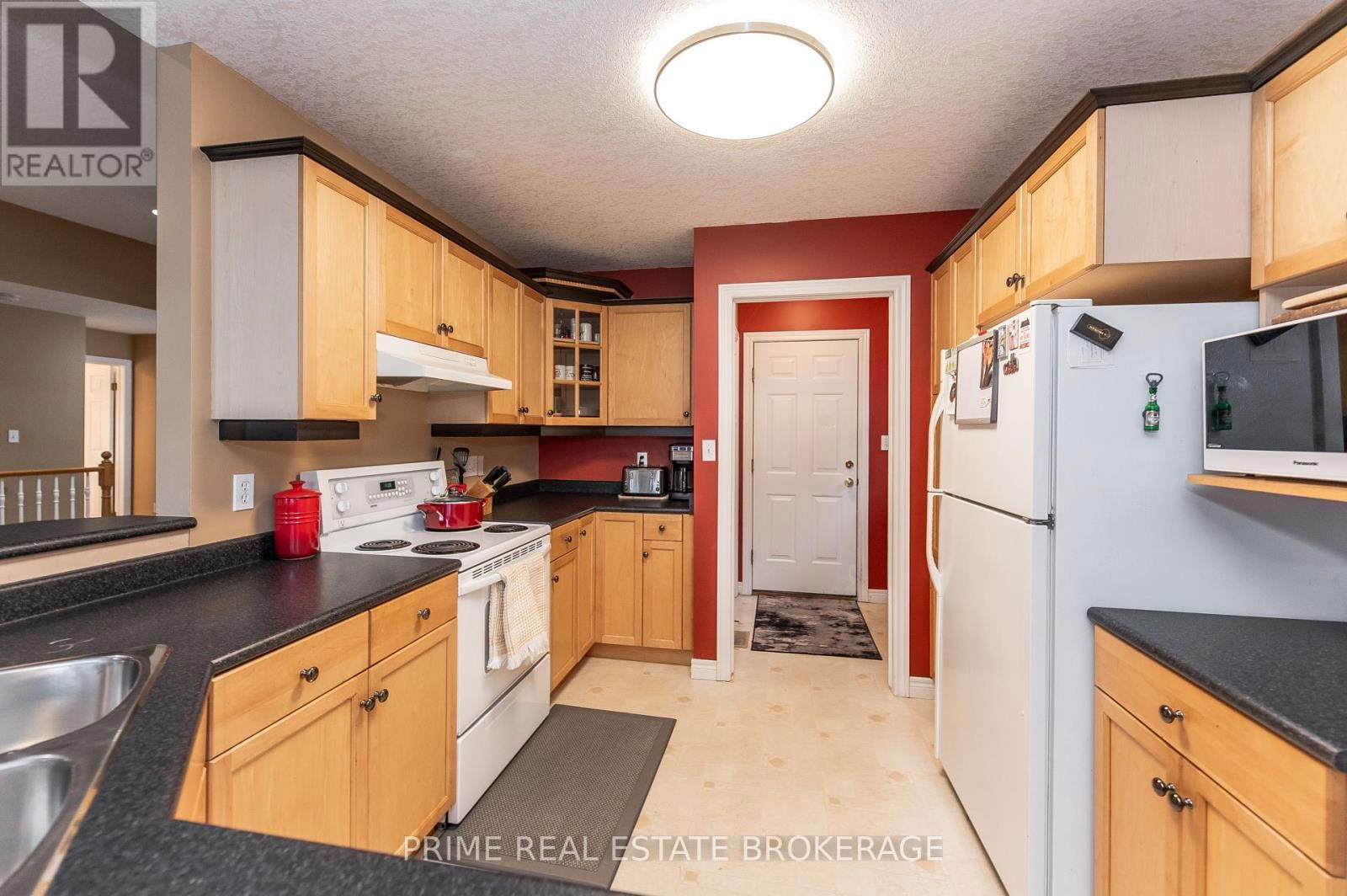 44 RIVERBANK DRIVE Image 12