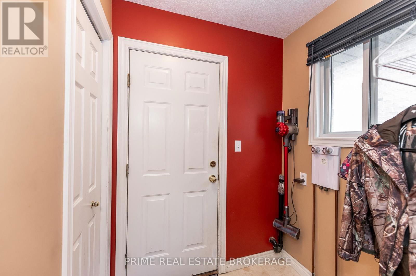 44 RIVERBANK DRIVE Image 13