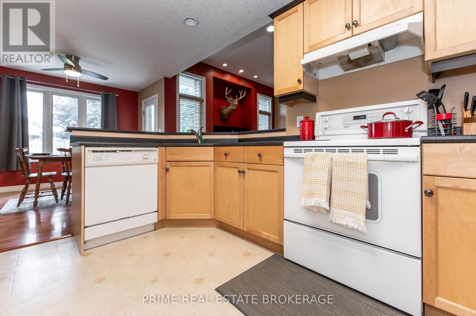 44 RIVERBANK DRIVE Image 15