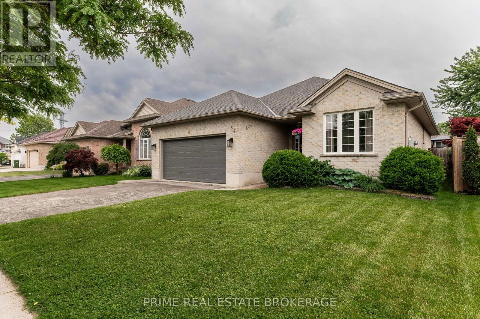 44 RIVERBANK DRIVE Image 2