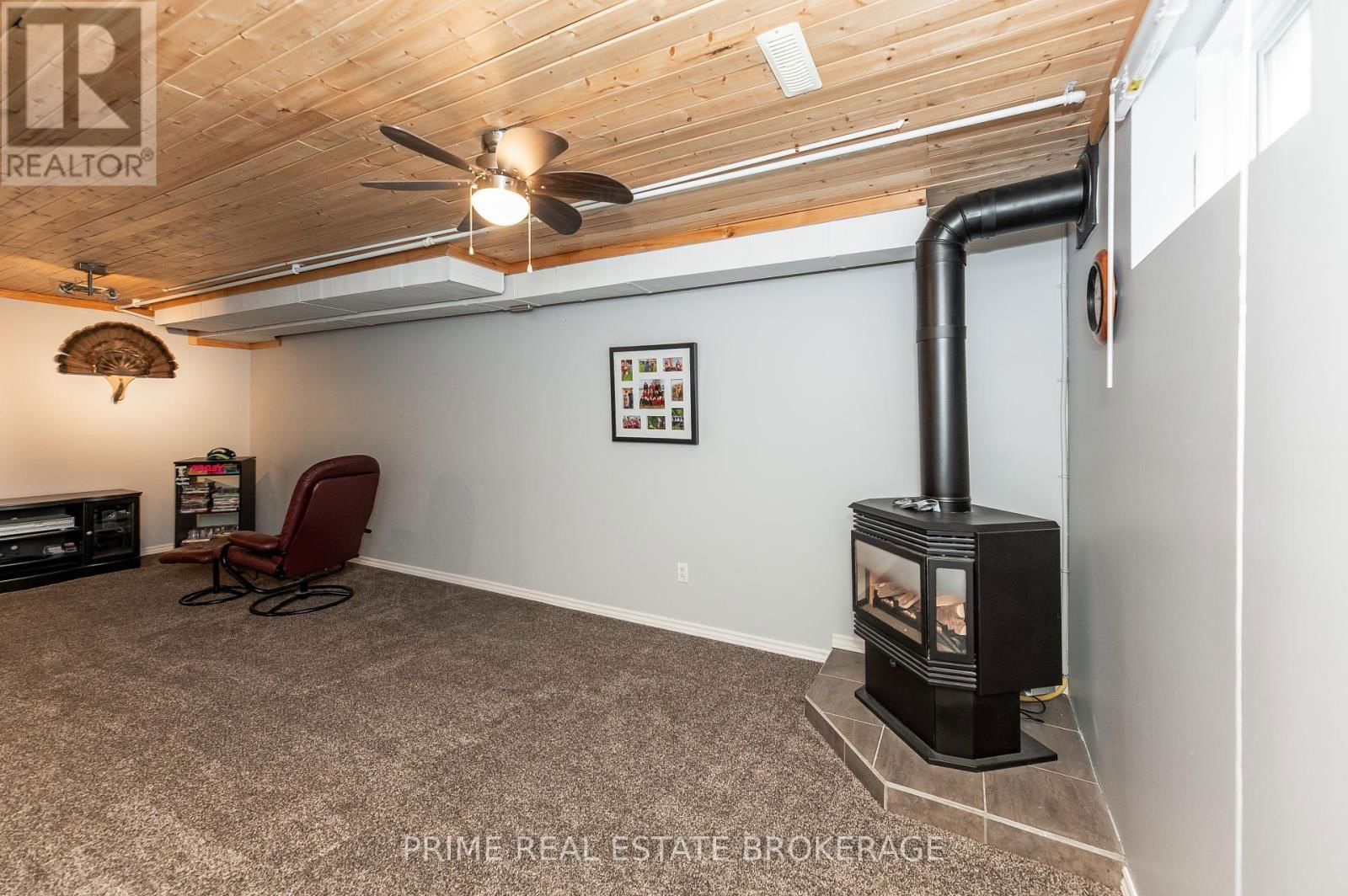 44 RIVERBANK DRIVE Image 33