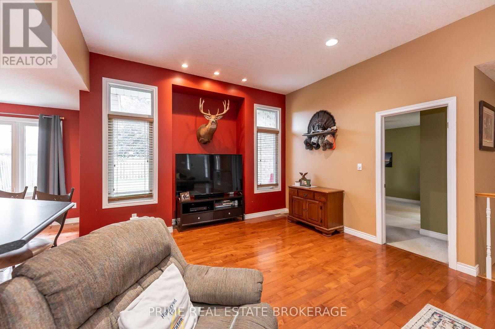 44 RIVERBANK DRIVE Image 8