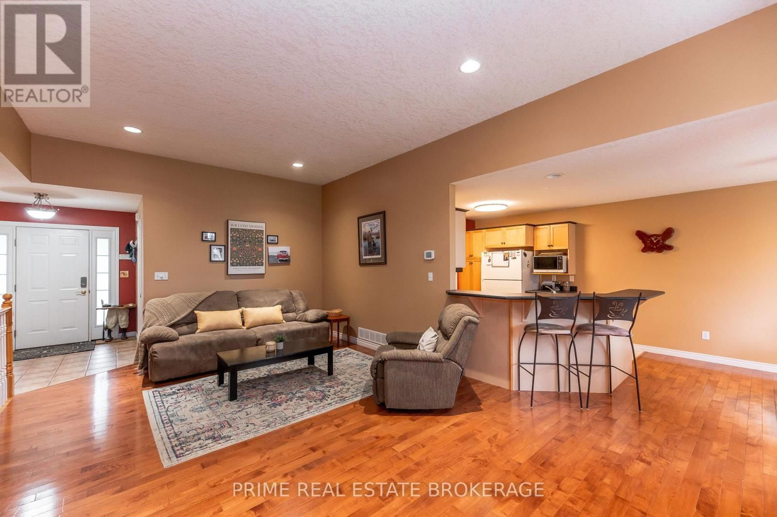 44 RIVERBANK DRIVE Image 9