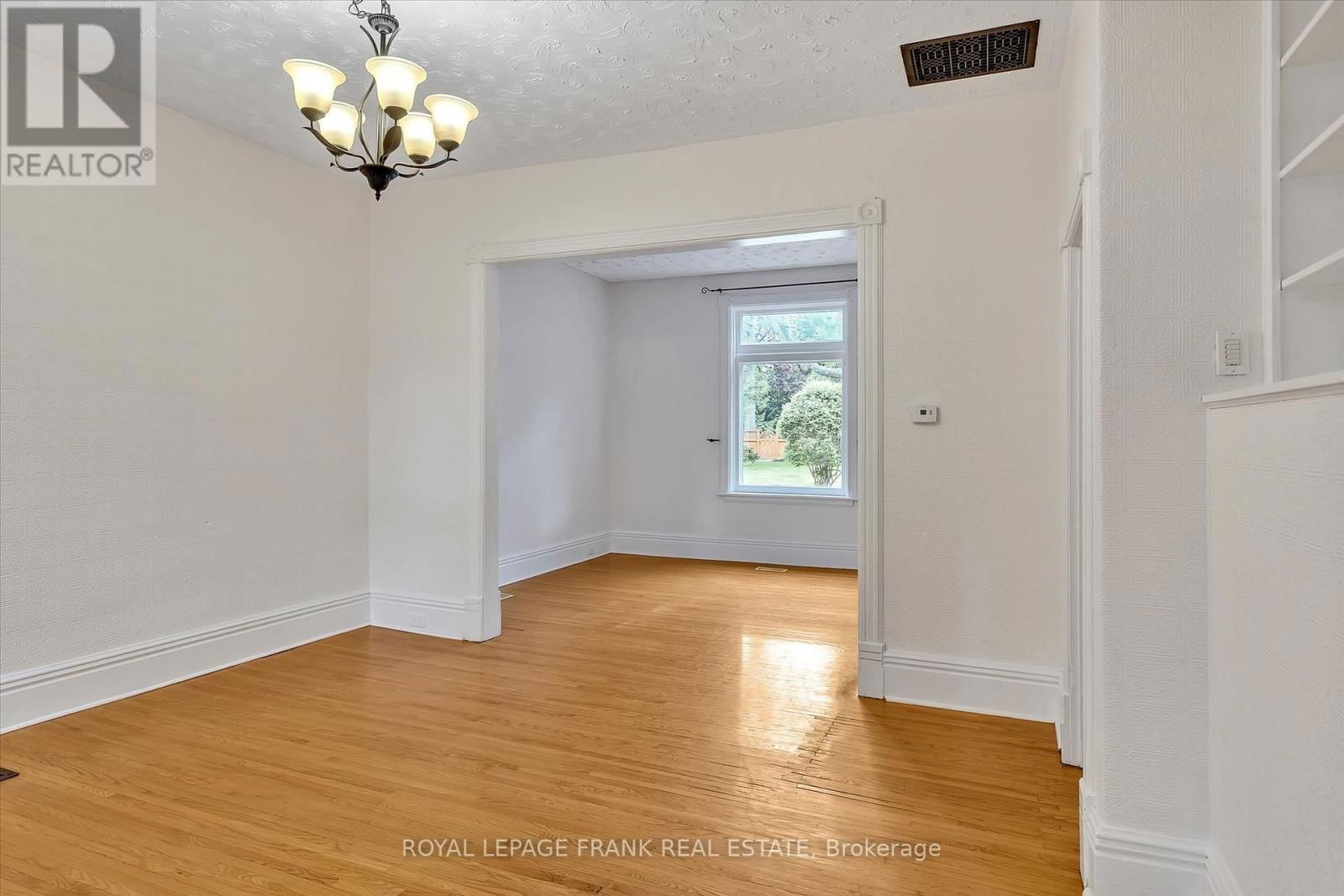 565 GILMOUR STREET Image 10
