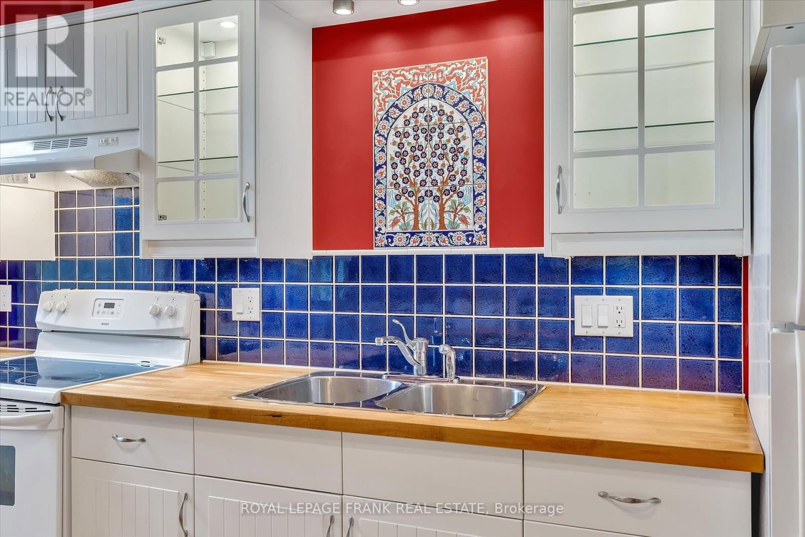 565 GILMOUR STREET Image 14
