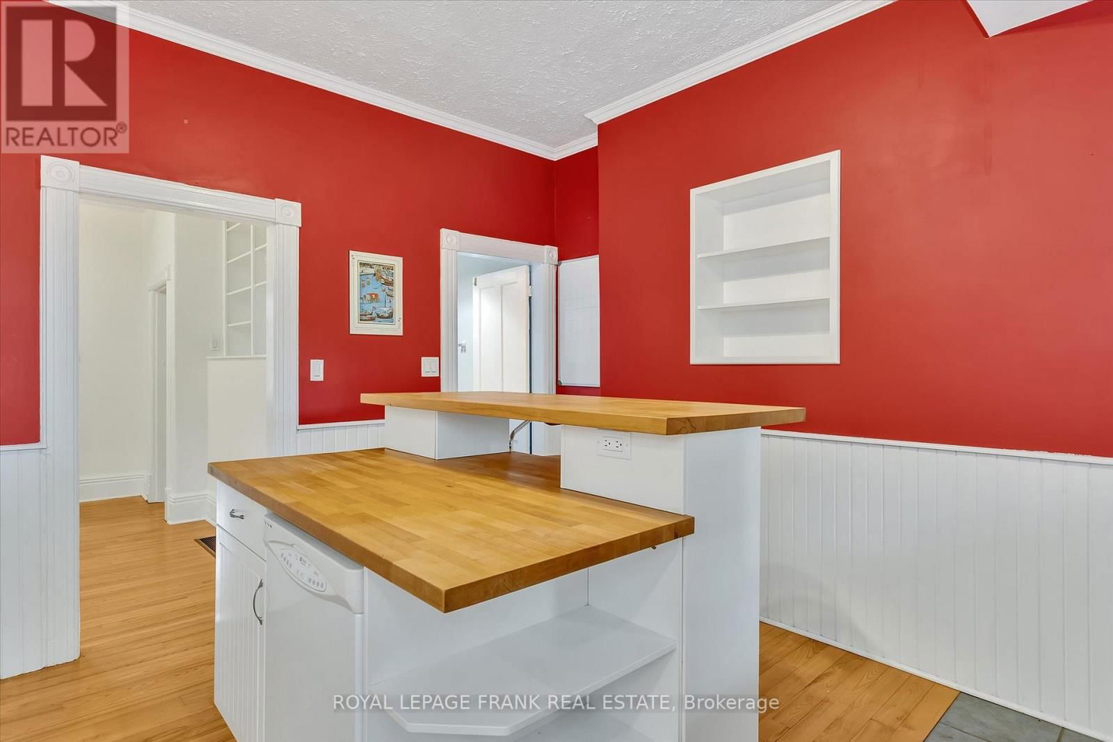 565 GILMOUR STREET Image 15