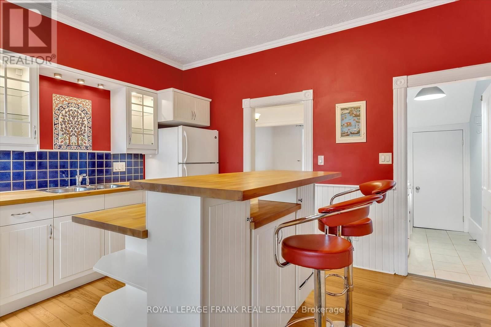 565 GILMOUR STREET Image 16