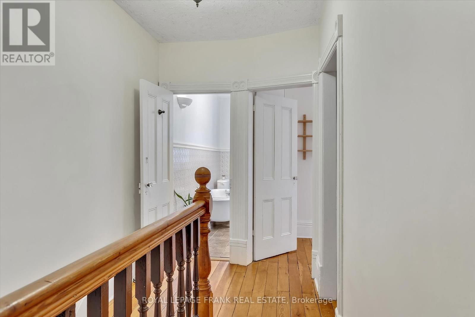 565 GILMOUR STREET Image 19