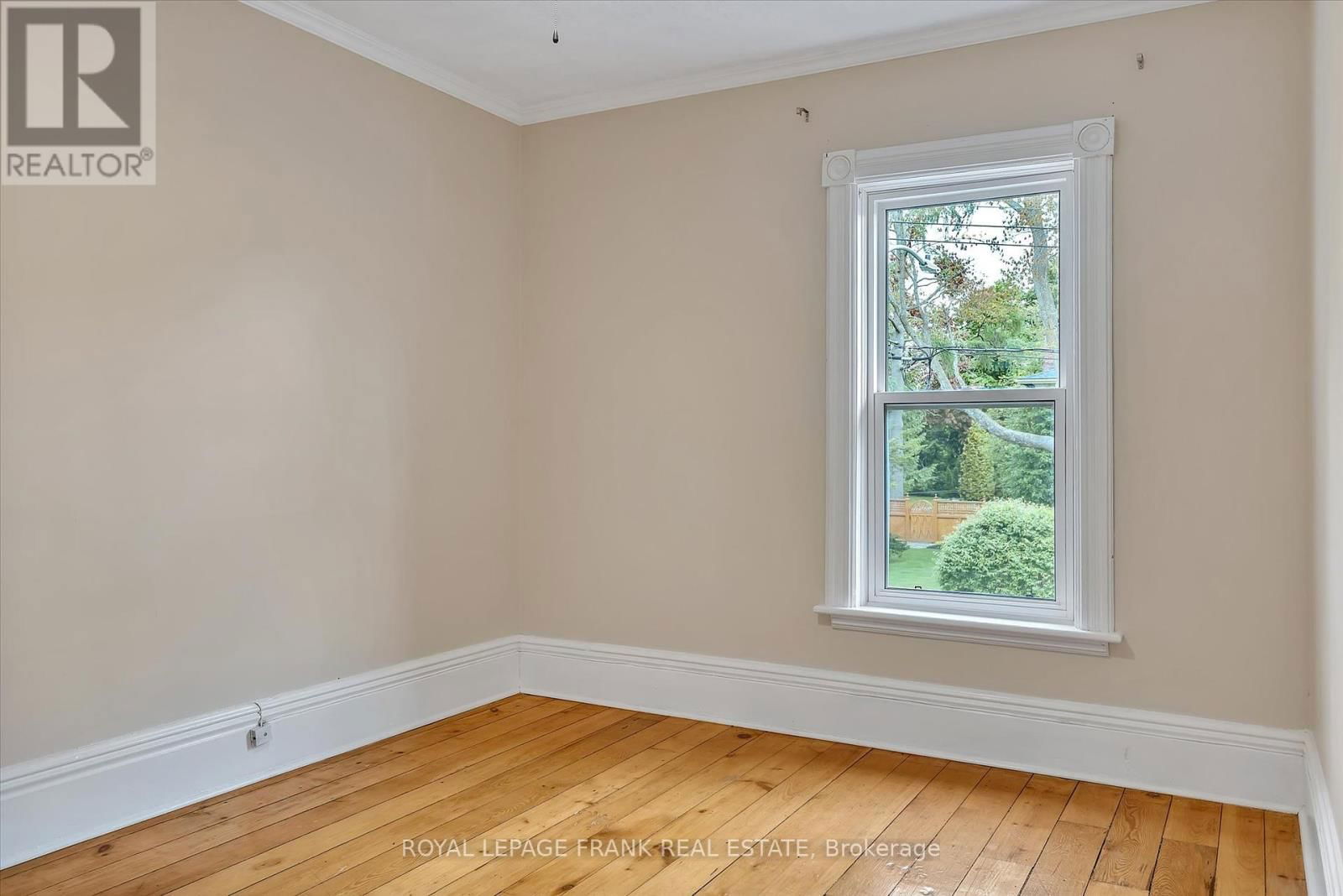 565 GILMOUR STREET Image 24