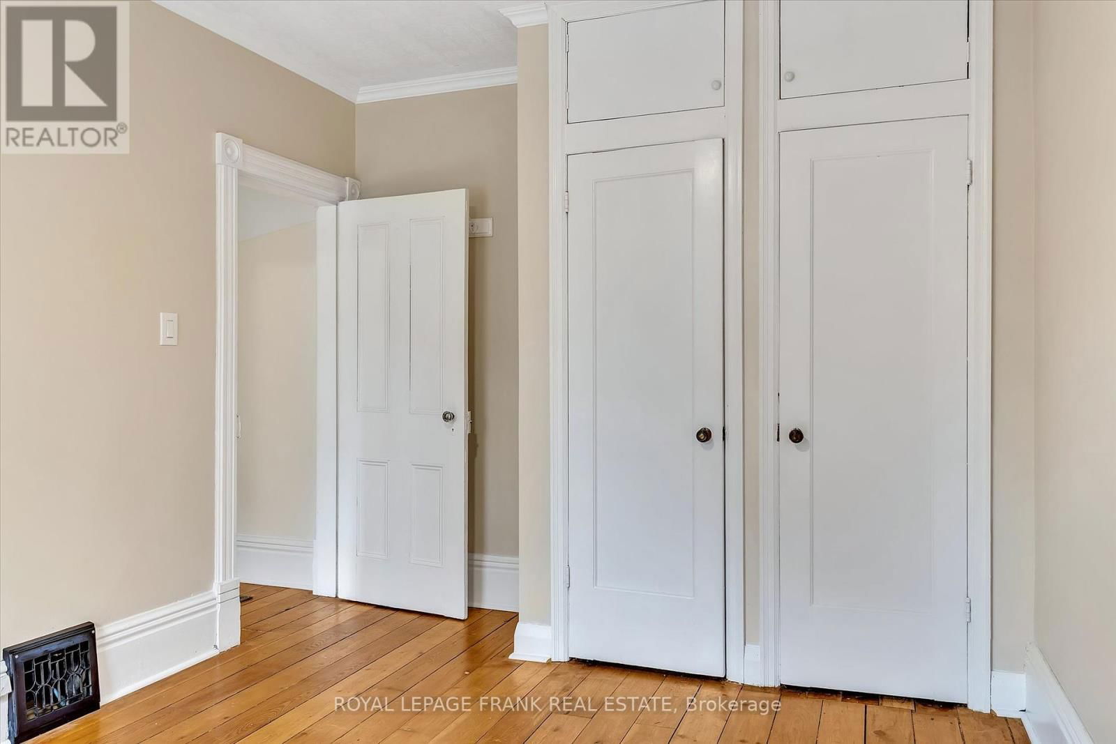 565 GILMOUR STREET Image 25
