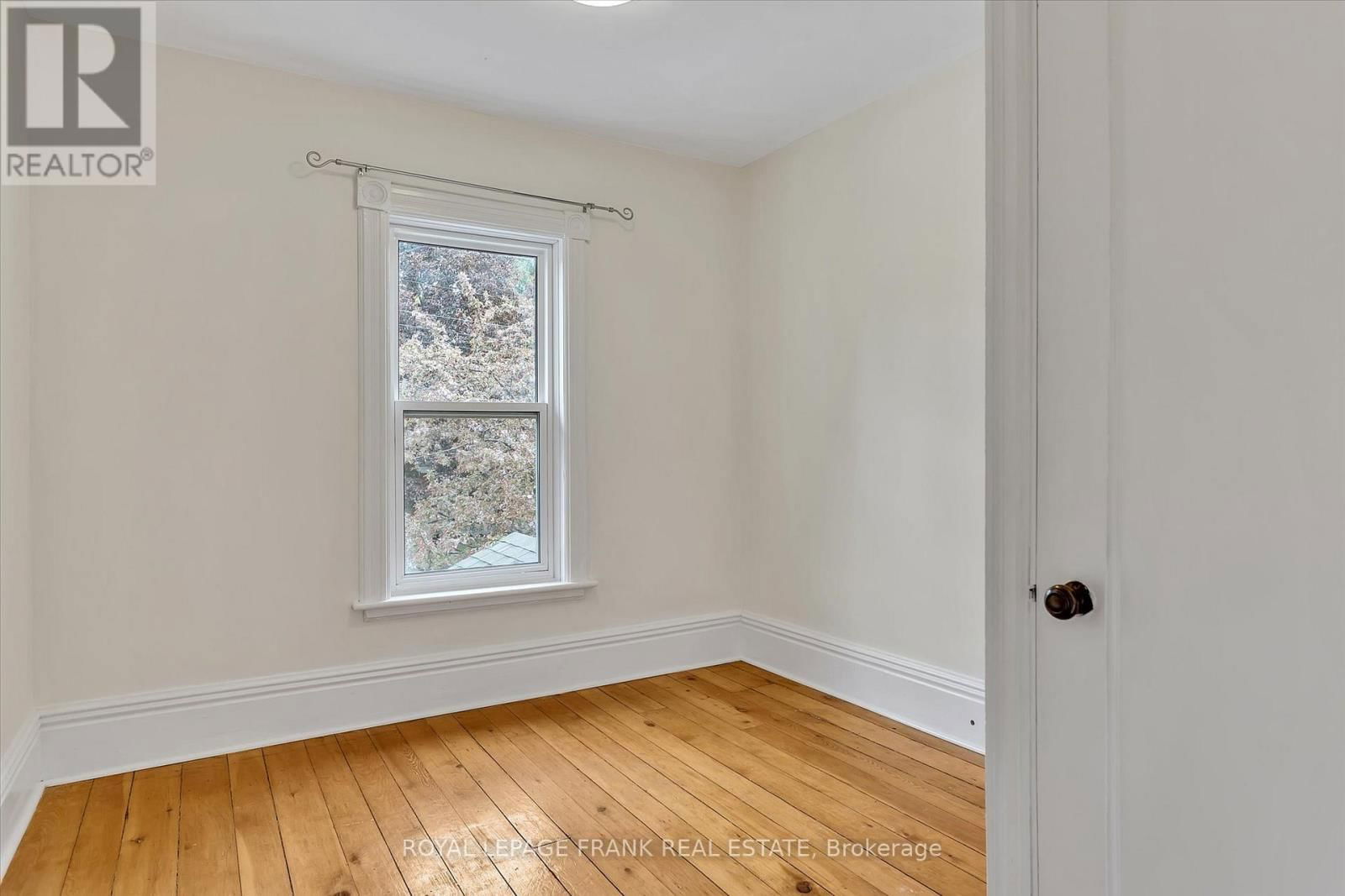 565 GILMOUR STREET Image 26