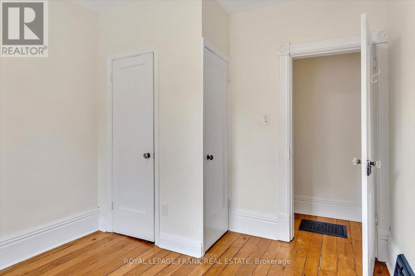 565 GILMOUR STREET Image 27