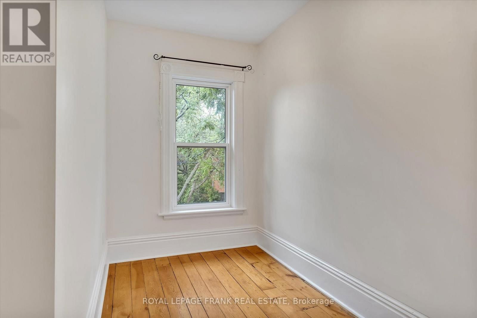 565 GILMOUR STREET Image 28