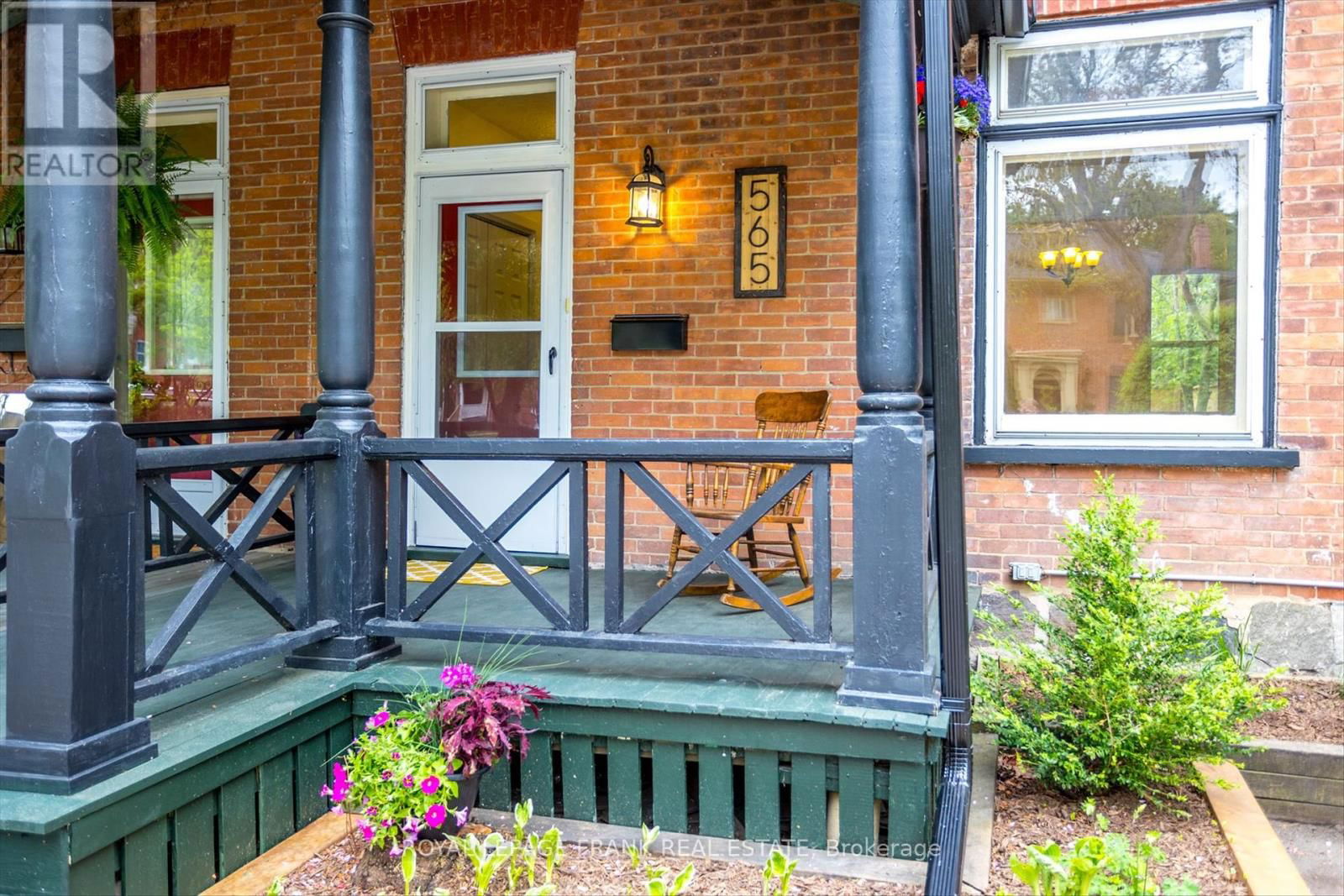 565 GILMOUR STREET Image 3
