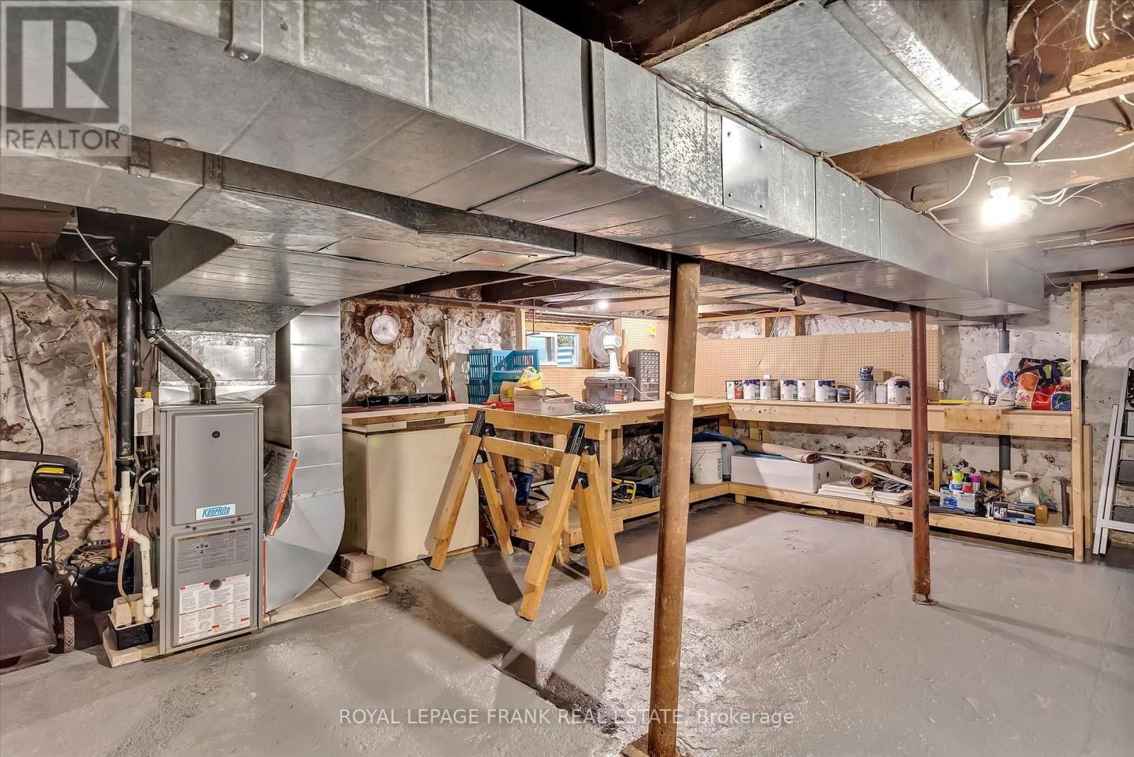 565 GILMOUR STREET Image 31