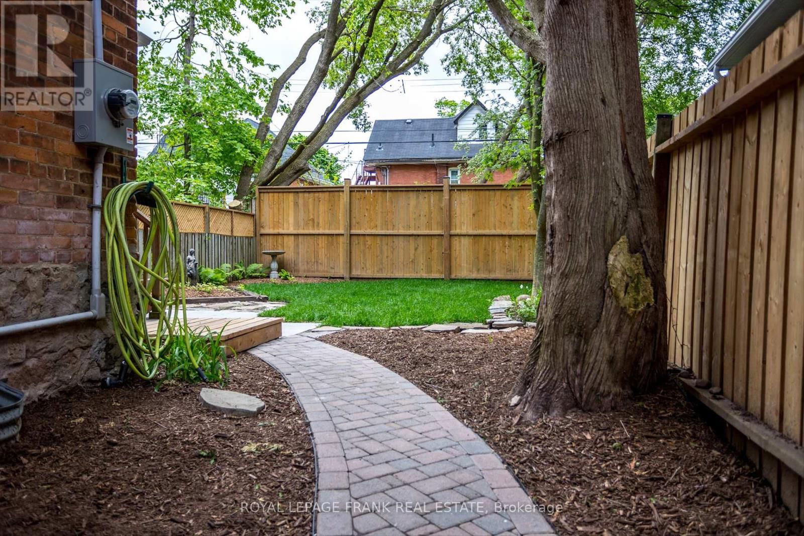 565 GILMOUR STREET Image 32
