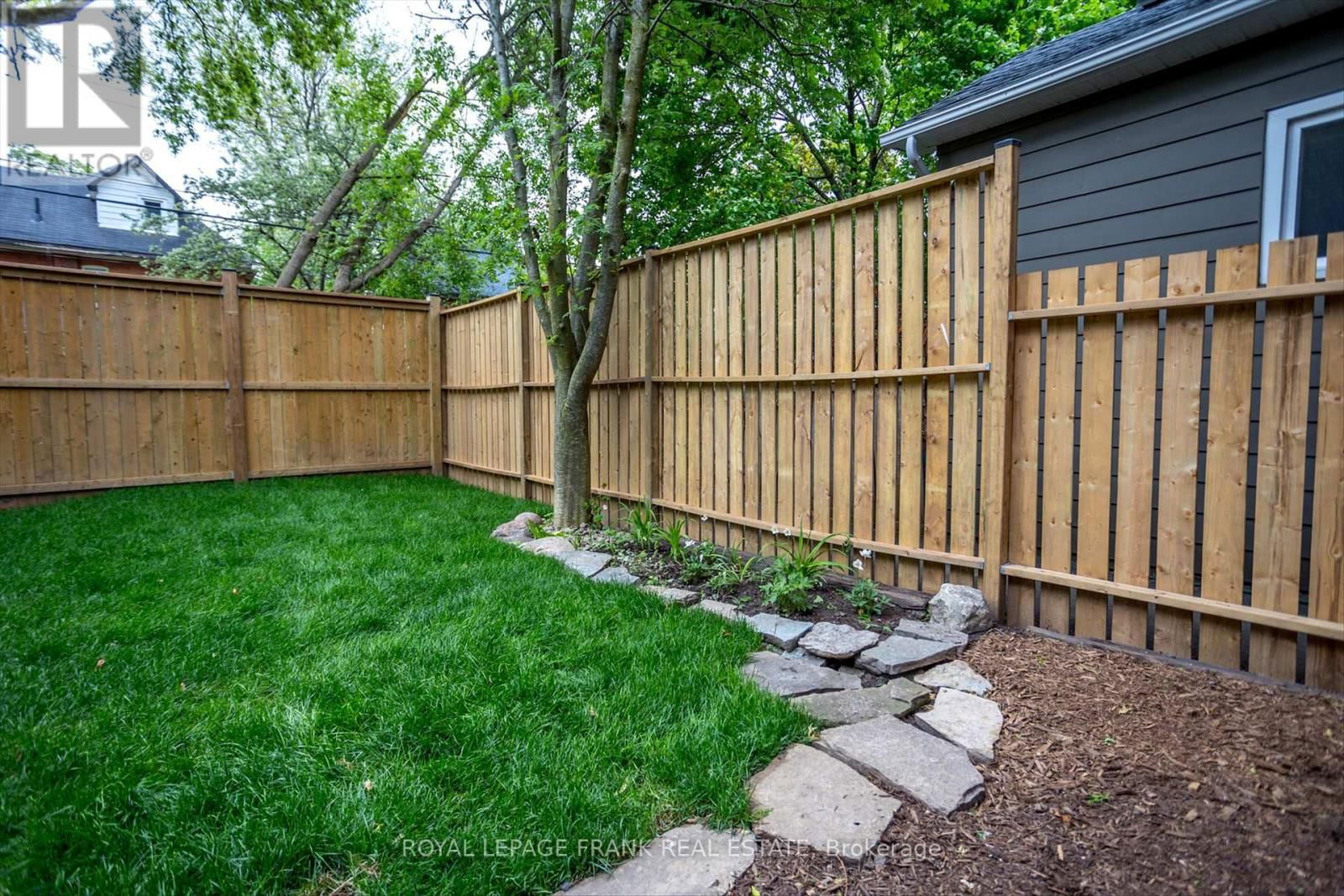565 GILMOUR STREET Image 37