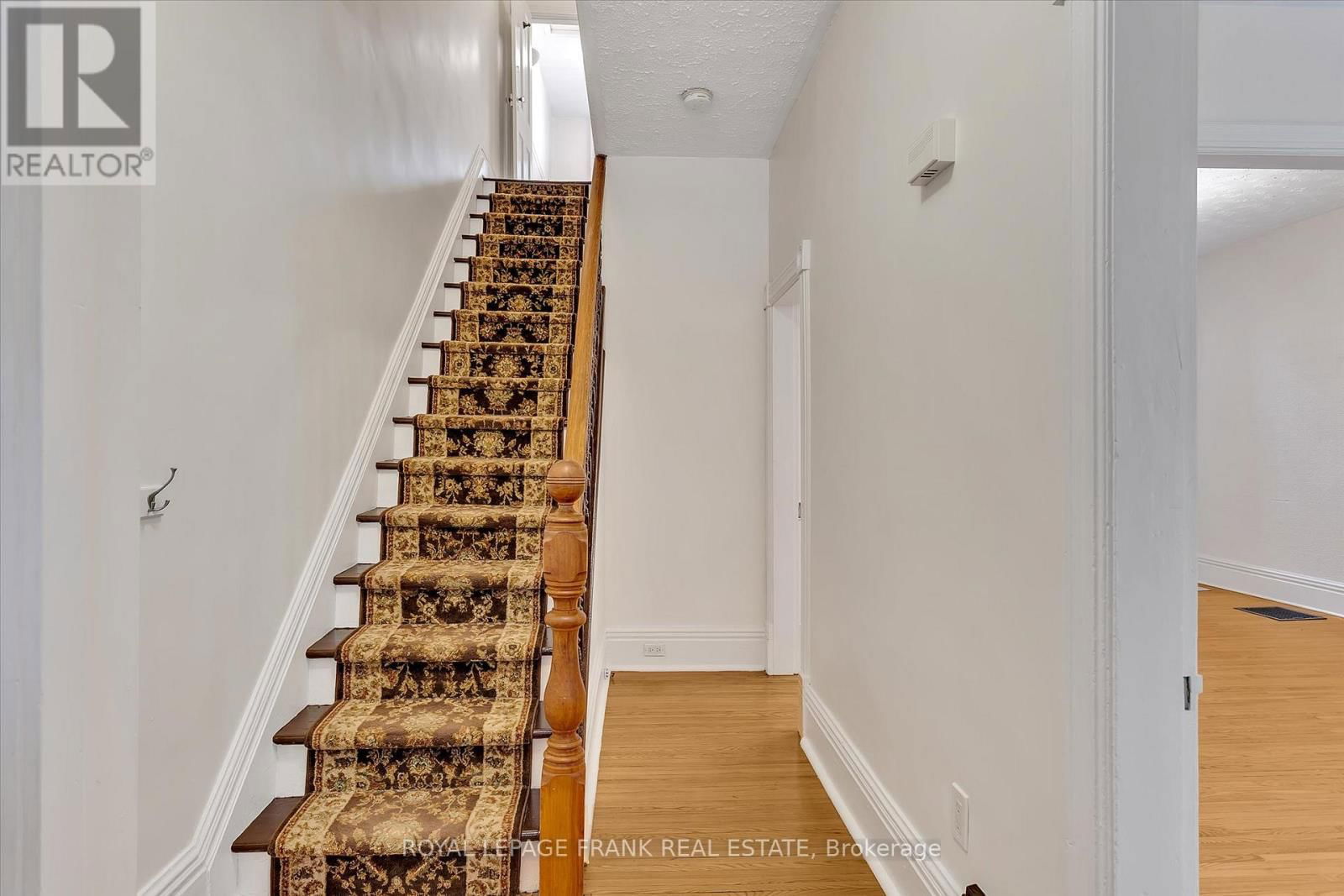 565 GILMOUR STREET Image 5