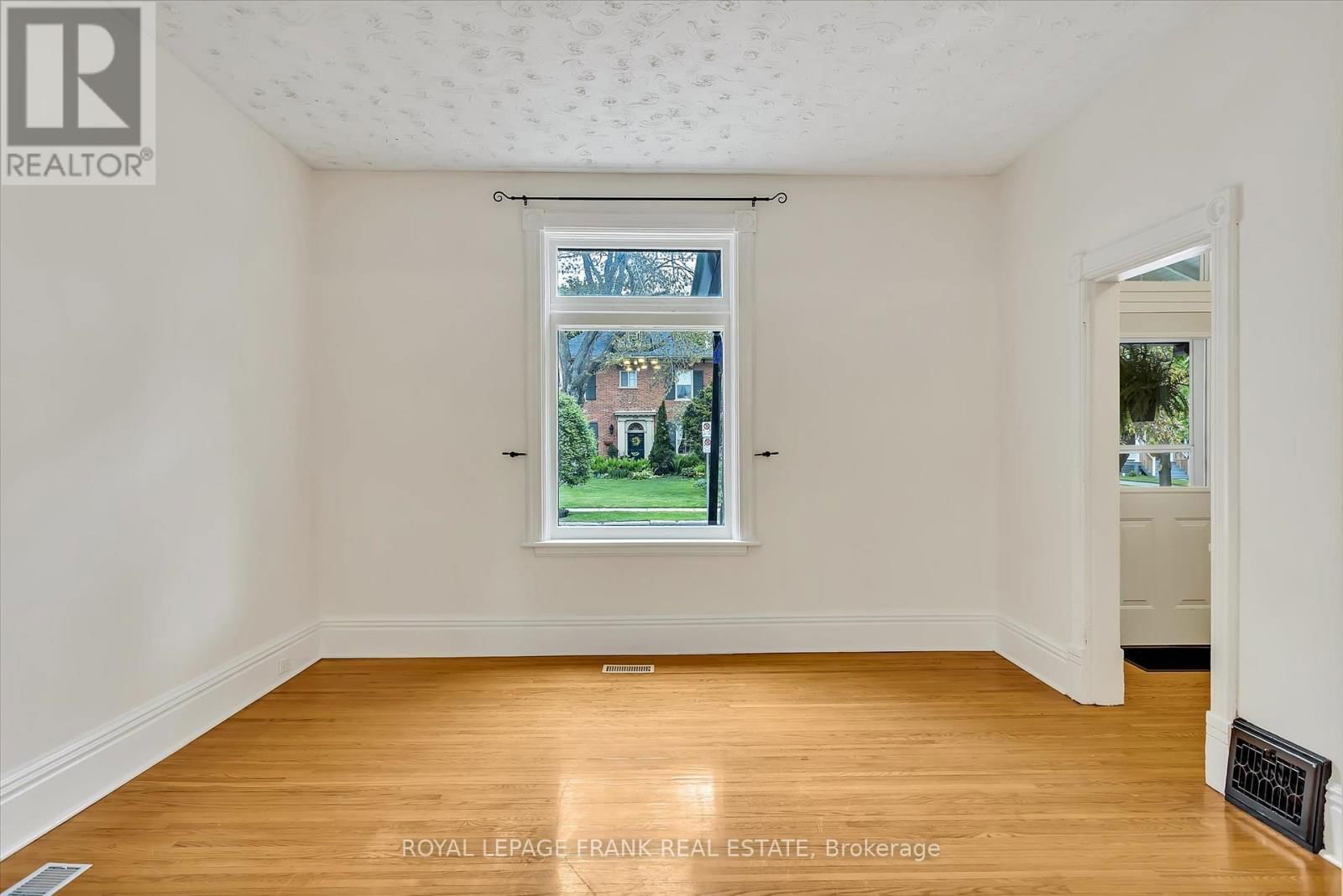 565 GILMOUR STREET Image 6