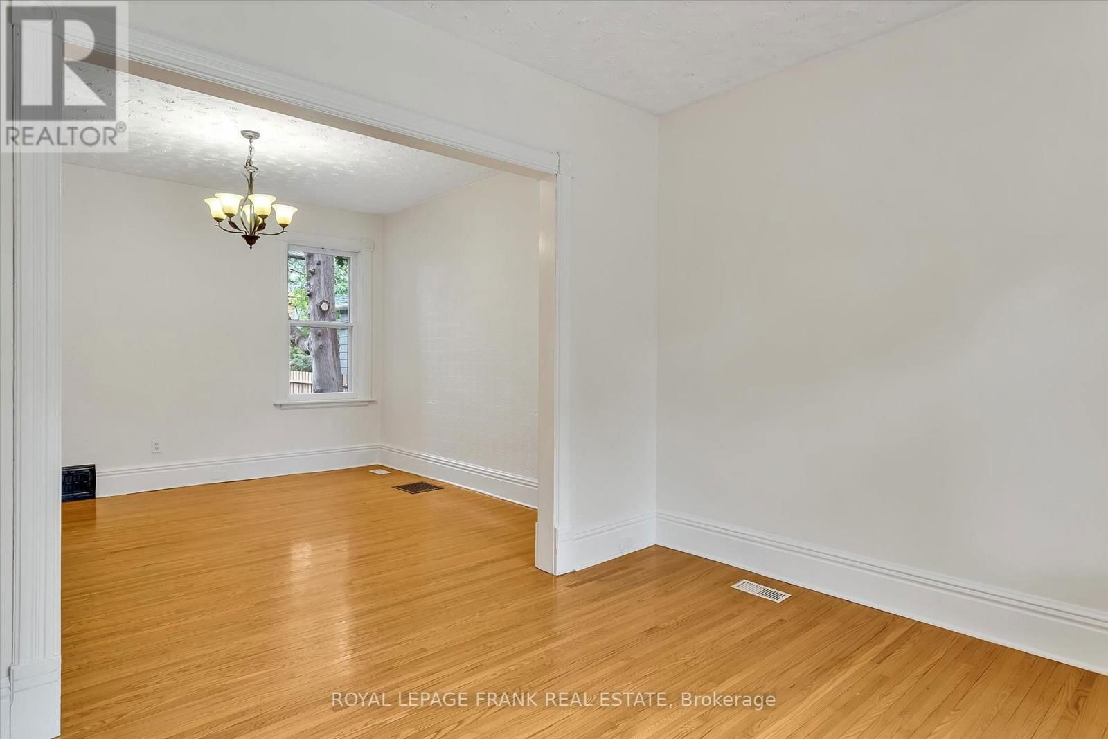 565 GILMOUR STREET Image 7