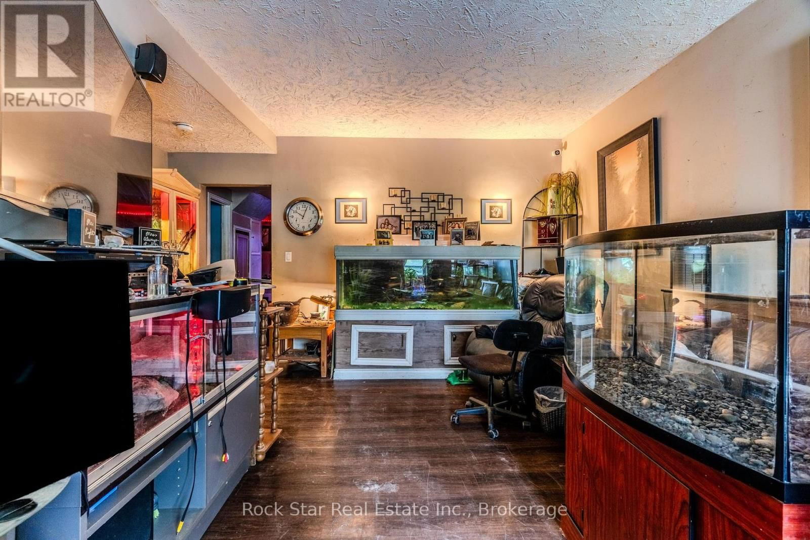 108 NIAGARA FALLS ROAD Image 12