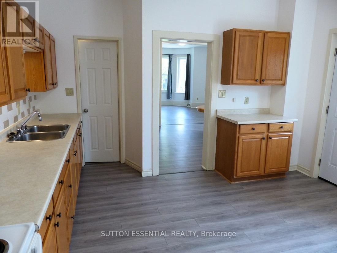 42 MCGILL STREET NORTH Image 12