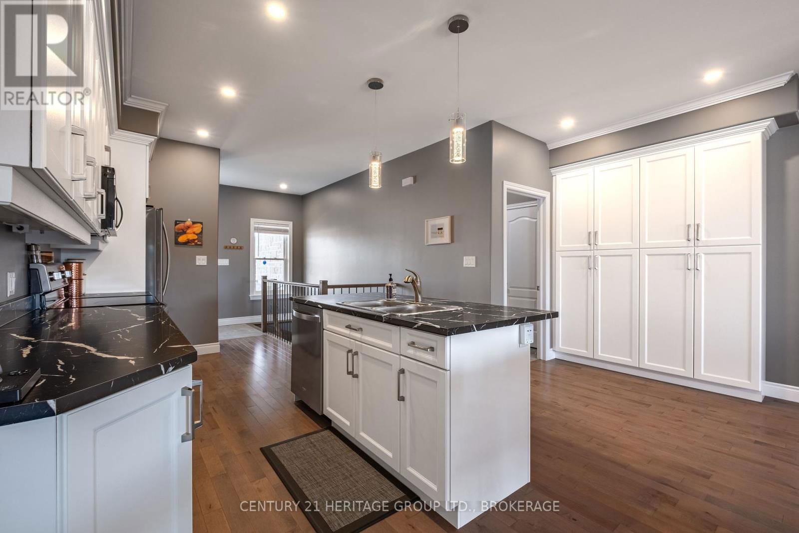 68 POTTER DRIVE Image 12