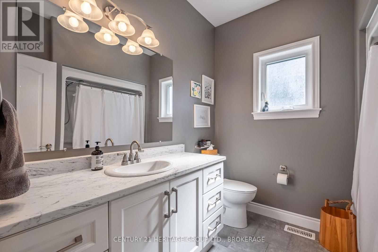 68 POTTER DRIVE Image 19