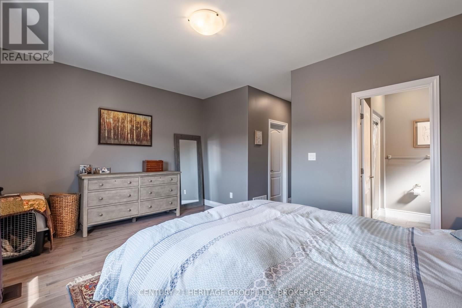 68 POTTER DRIVE Image 25