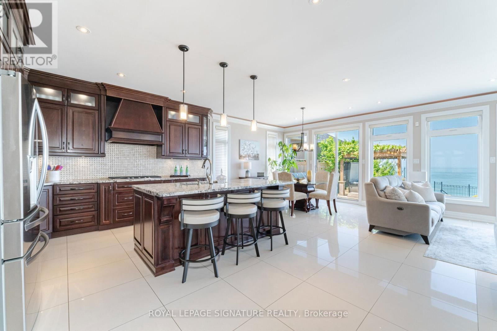 64 SEABREEZE CRESCENT Image 10
