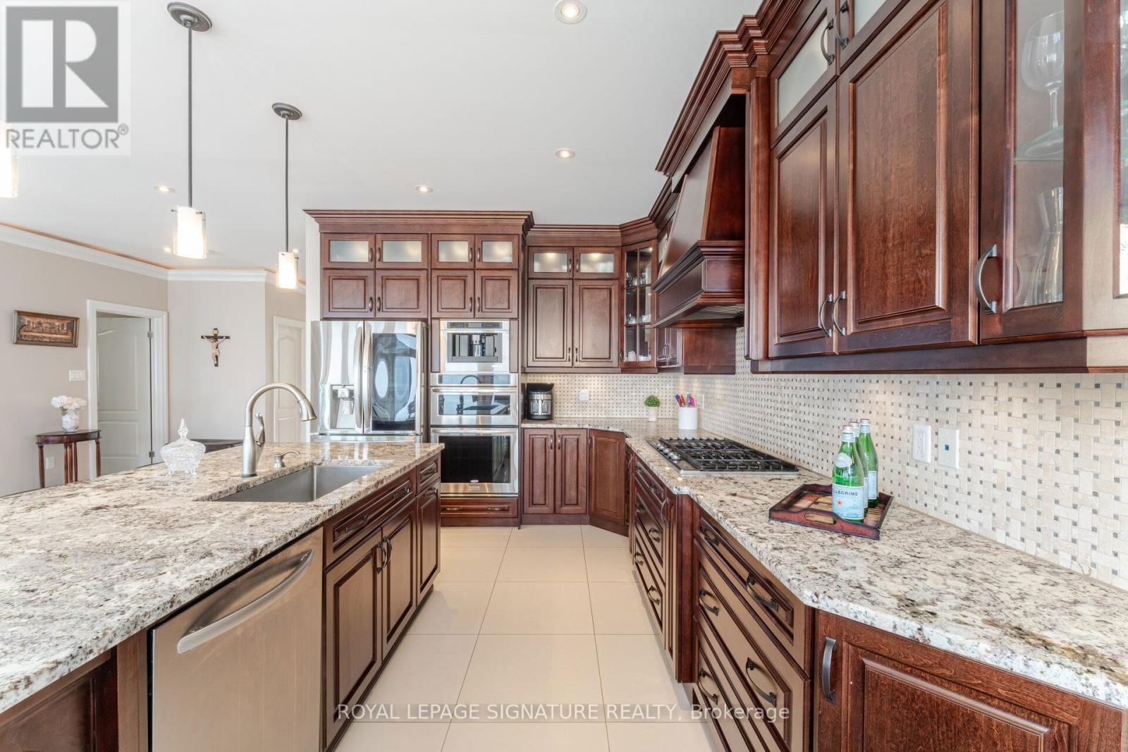 64 SEABREEZE CRESCENT Image 12