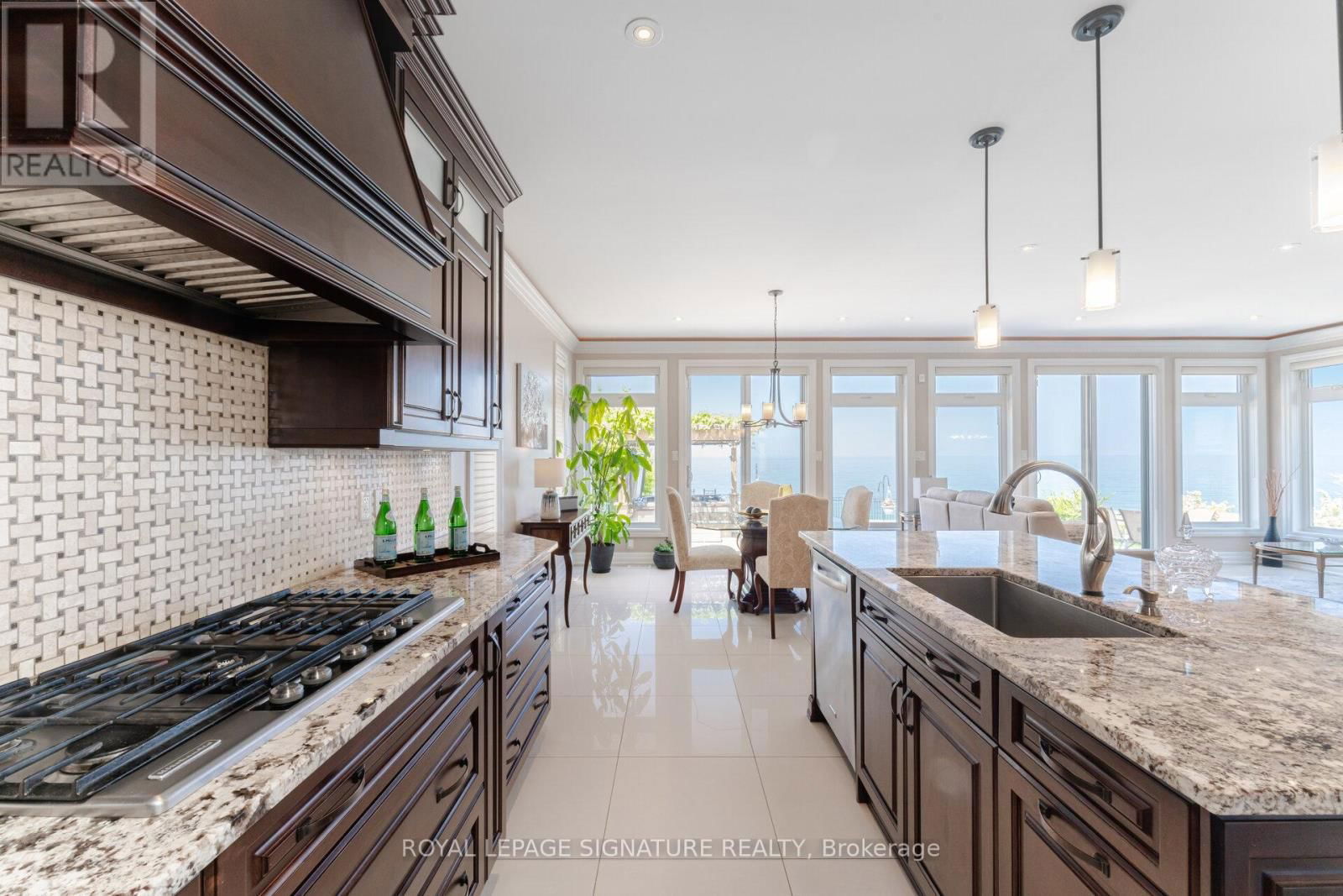 64 SEABREEZE CRESCENT Image 13