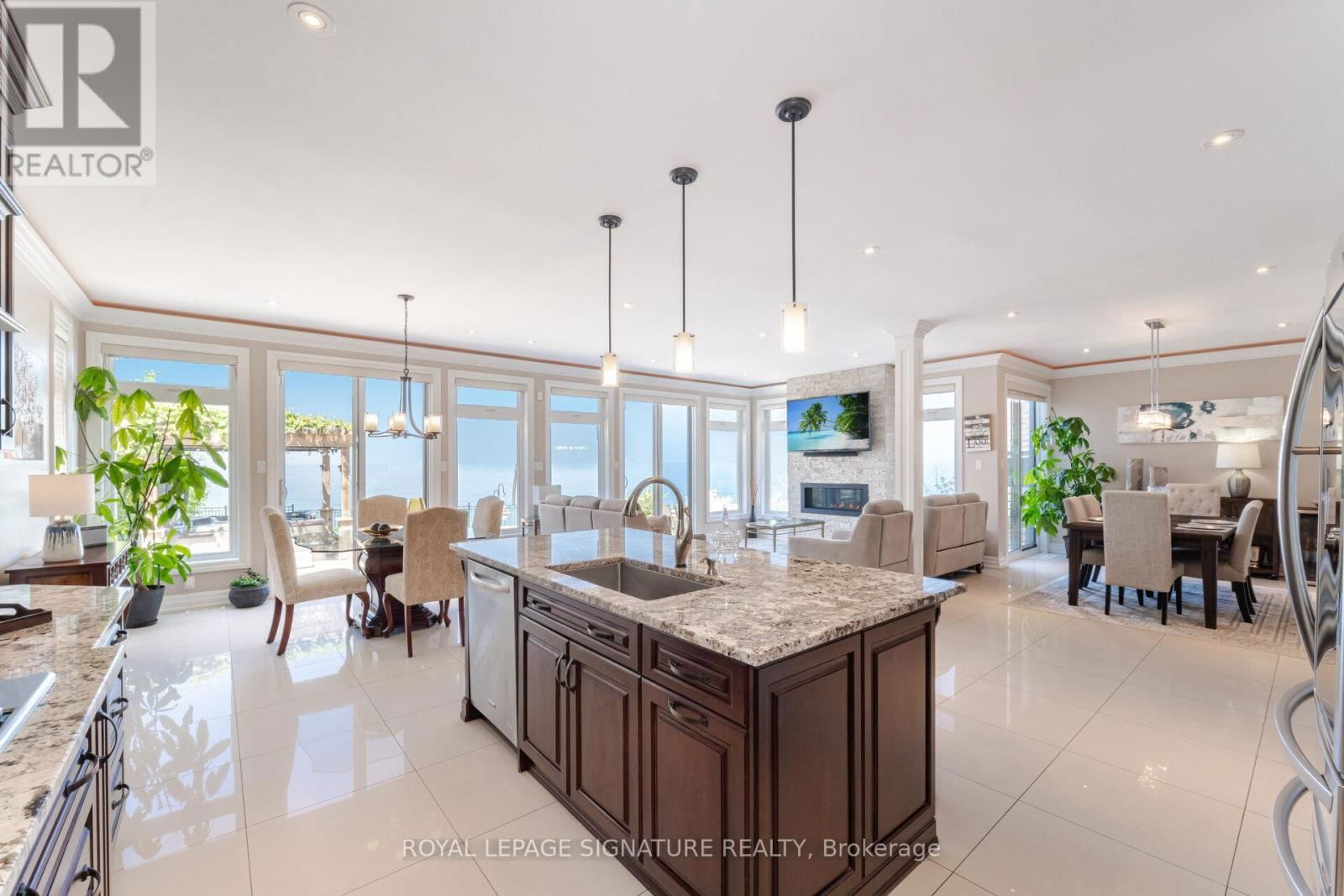 64 SEABREEZE CRESCENT Image 14