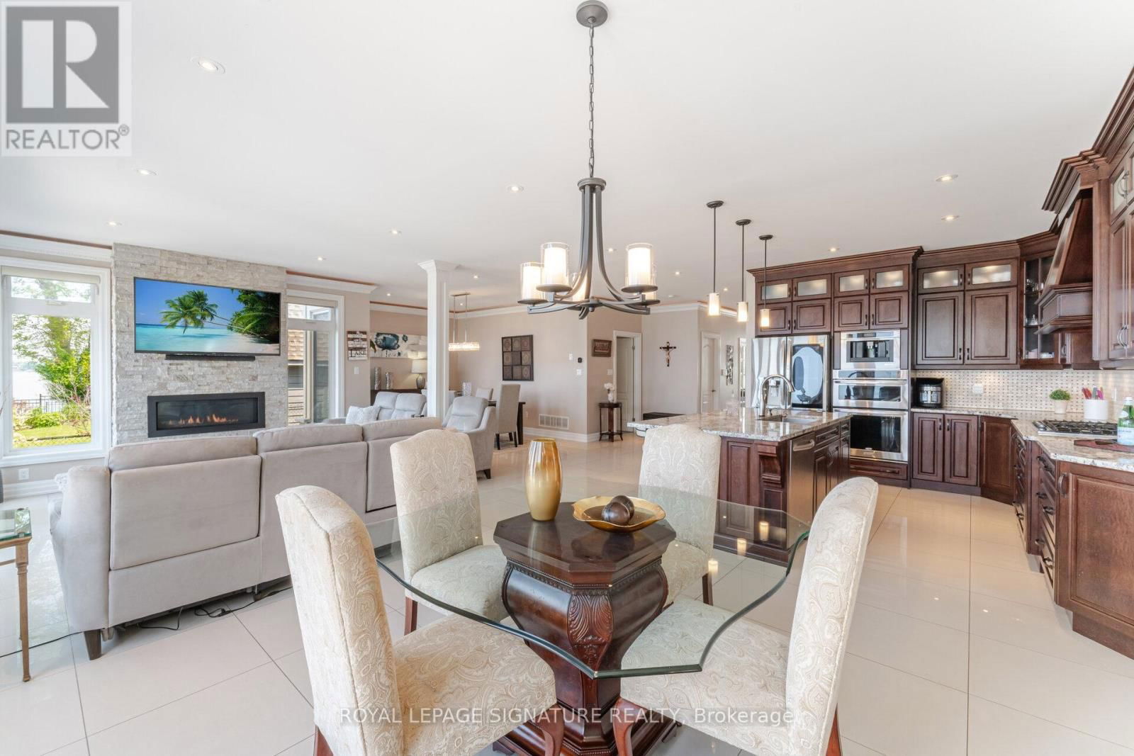 64 SEABREEZE CRESCENT Image 15