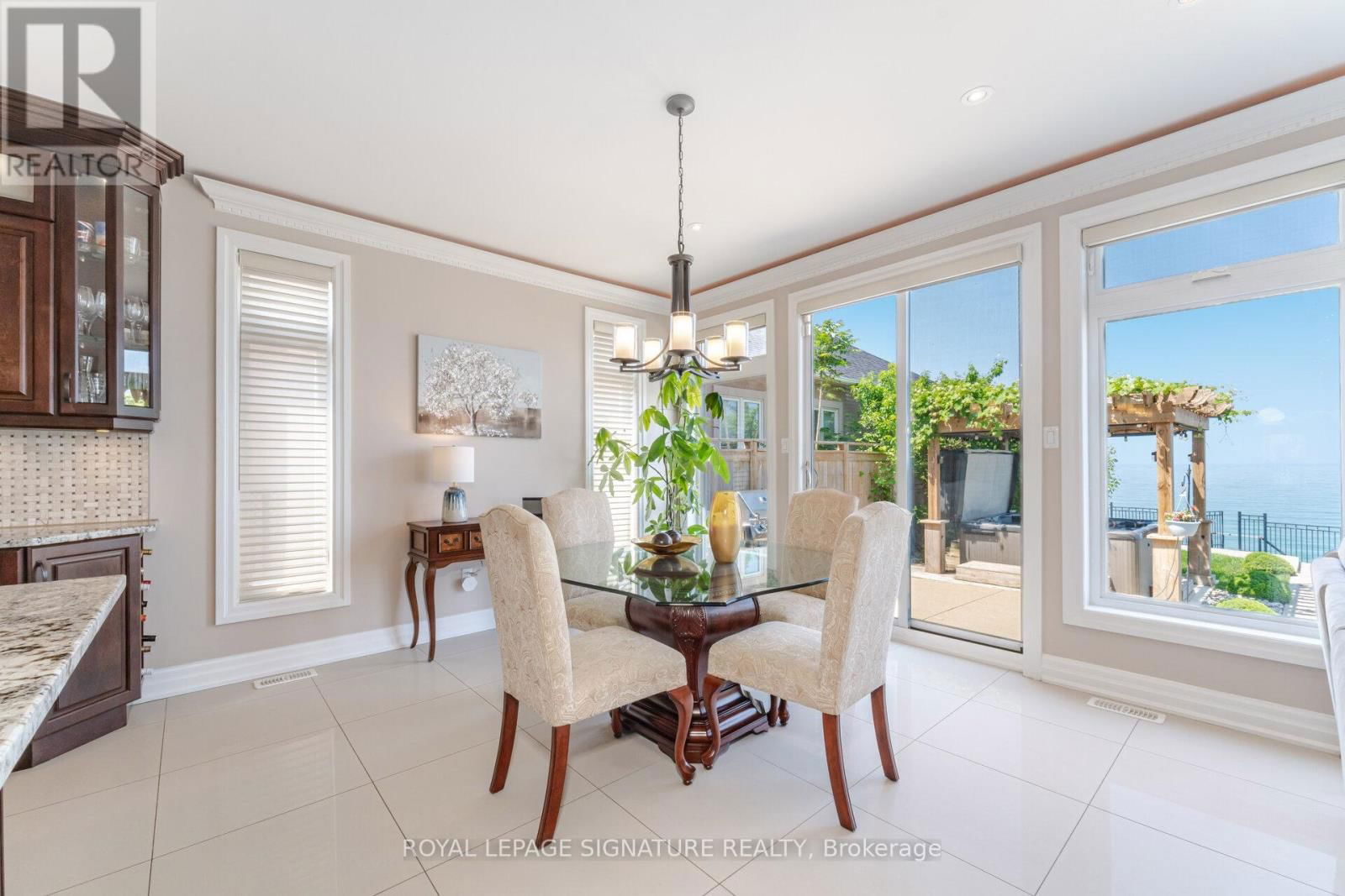 64 SEABREEZE CRESCENT Image 17