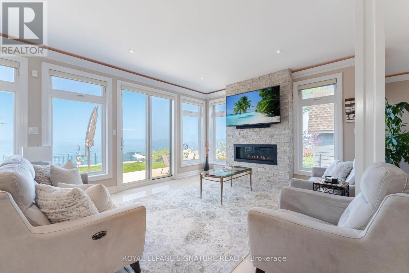 64 SEABREEZE CRESCENT Image 19