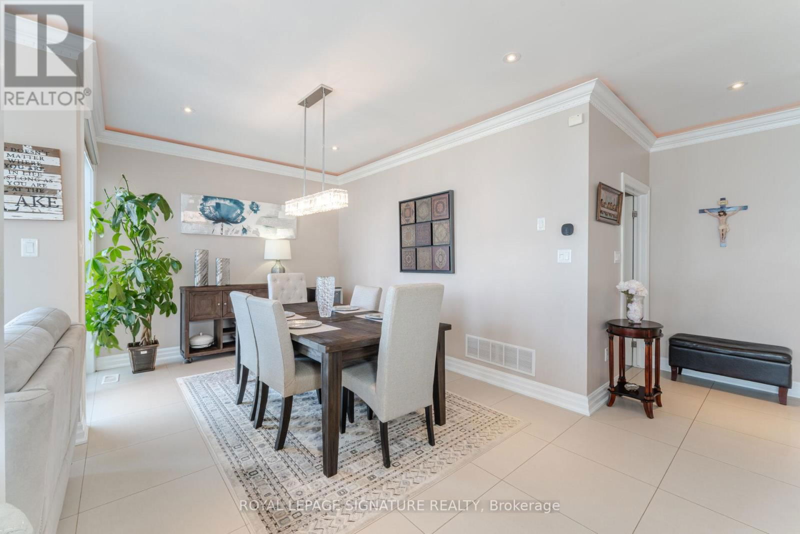 64 SEABREEZE CRESCENT Image 22