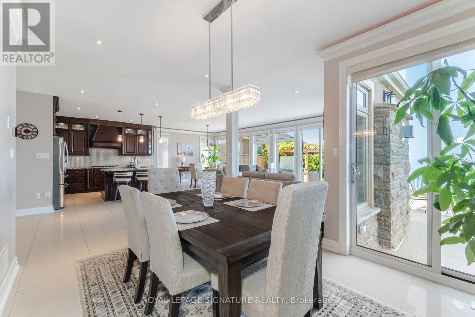 64 SEABREEZE CRESCENT Image 23